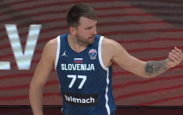 东契奇数钱动作！斯洛文尼亚将帅吐槽裁判：这么吹我们不可能赢球